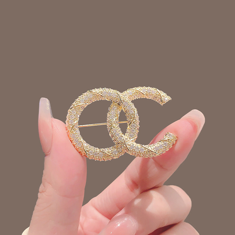 Elegant Anti-slip Brooch Pin – Minimalist Luxury Chest Clip For Women, Discreet Wardrobe Security Pin, Small Chic Decorative Brooch To Prevent Gaping, Premium Quality & Unique Design