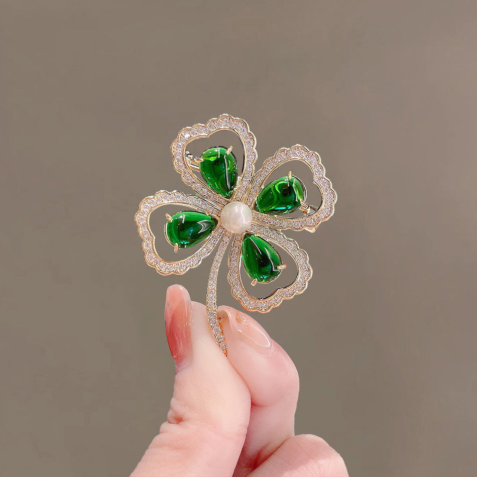 Elegant Anti-slip Brooch Pin – Minimalist Luxury Chest Clip For Women, Discreet Wardrobe Security Pin, Small Chic Decorative Brooch To Prevent Gaping, Premium Quality & Unique Design