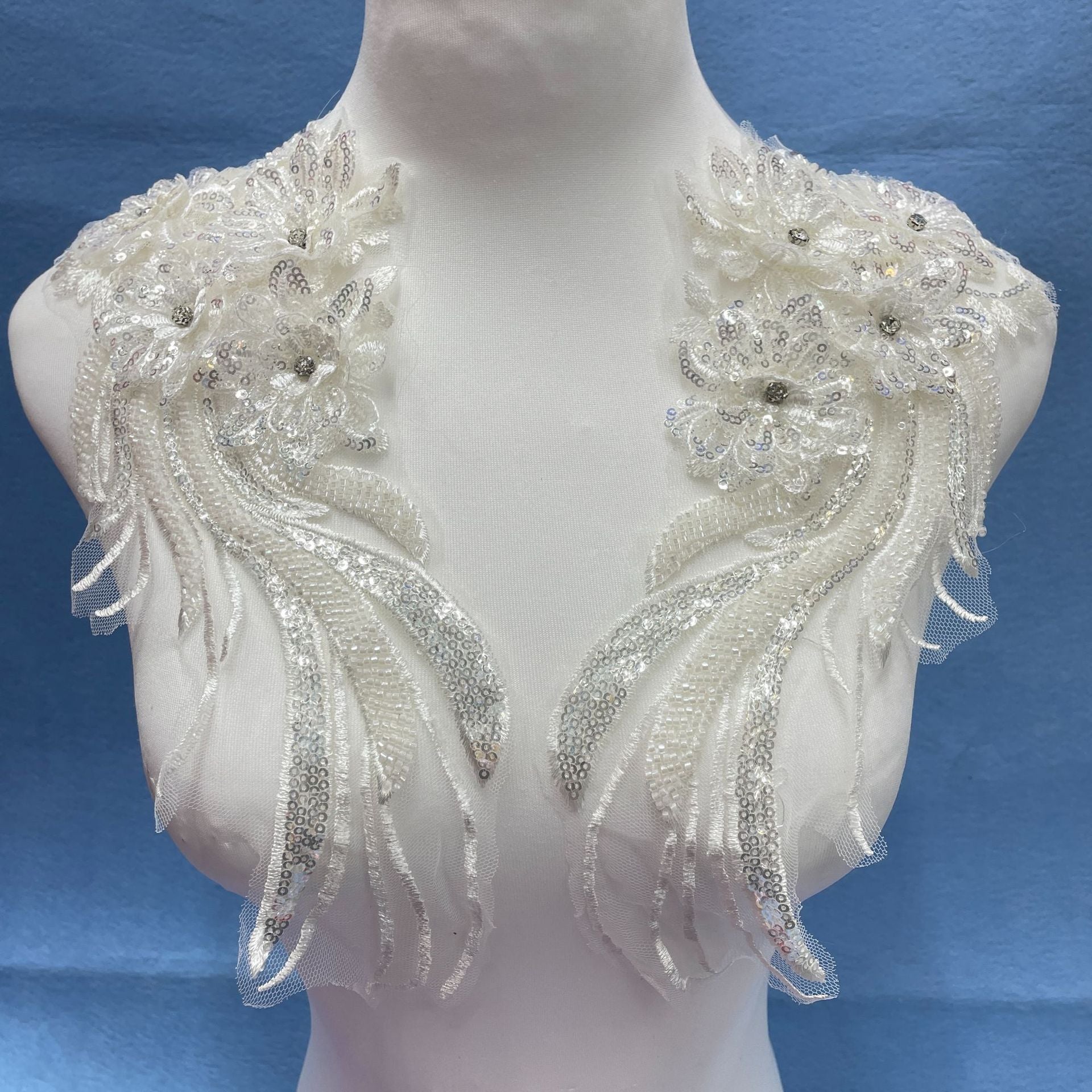 3D Floral Embroidered Appliqué Patches – Matching Pair Design for Women's Wedding Dresses, Evening Gowns & Girls' Headscarves, DIY Sew-On Flower Trim for Bridal, Kids' Wear & Fashion Accessories