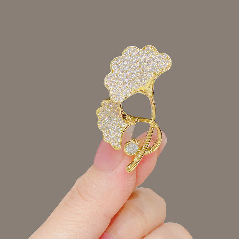 Elegant Anti-slip Brooch Pin – Minimalist Luxury Chest Clip For Women, Discreet Wardrobe Security Pin, Small Chic Decorative Brooch To Prevent Gaping, Premium Quality & Unique Design