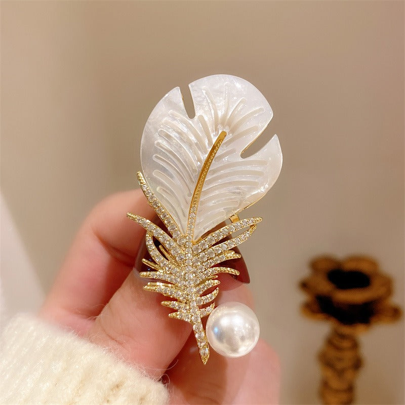 Elegant Anti-slip Brooch Pin – Minimalist Luxury Chest Clip For Women, Discreet Wardrobe Security Pin, Small Chic Decorative Brooch To Prevent Gaping, Premium Quality & Unique Design