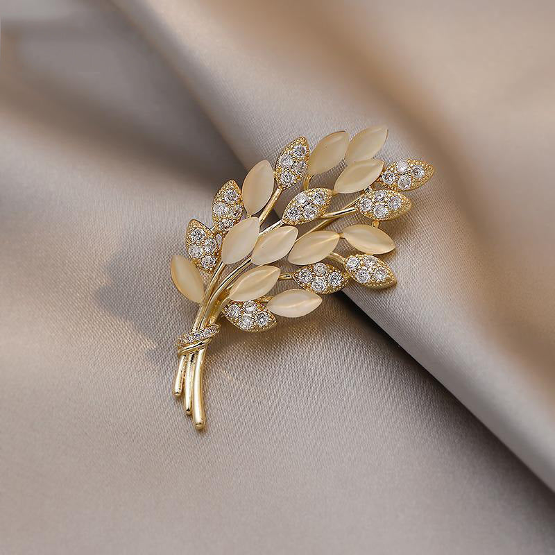 Elegant Anti-slip Brooch Pin – Minimalist Luxury Chest Clip For Women, Discreet Wardrobe Security Pin, Small Chic Decorative Brooch To Prevent Gaping, Premium Quality & Unique Design
