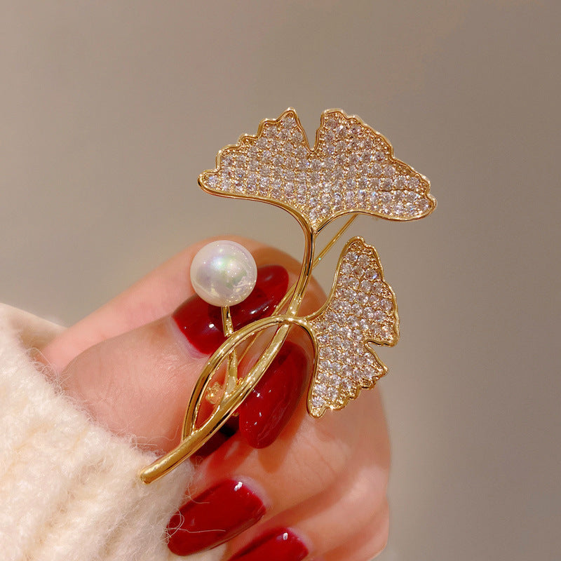 Elegant Anti-slip Brooch Pin – Minimalist Luxury Chest Clip For Women, Discreet Wardrobe Security Pin, Small Chic Decorative Brooch To Prevent Gaping, Premium Quality & Unique Design