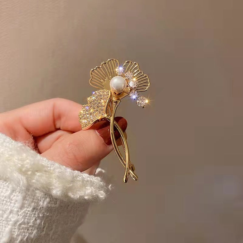 Elegant Anti-slip Brooch Pin – Minimalist Luxury Chest Clip For Women, Discreet Wardrobe Security Pin, Small Chic Decorative Brooch To Prevent Gaping, Premium Quality & Unique Design