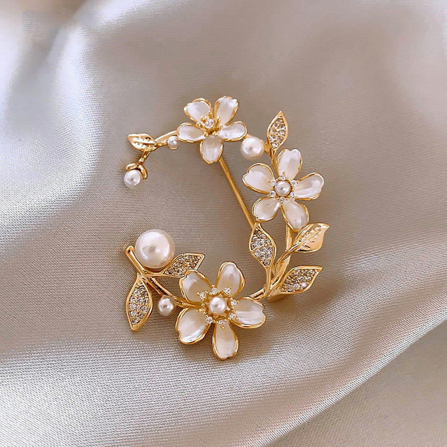 Elegant Anti-slip Brooch Pin – Minimalist Luxury Chest Clip For Women, Discreet Wardrobe Security Pin, Small Chic Decorative Brooch To Prevent Gaping, Premium Quality & Unique Design