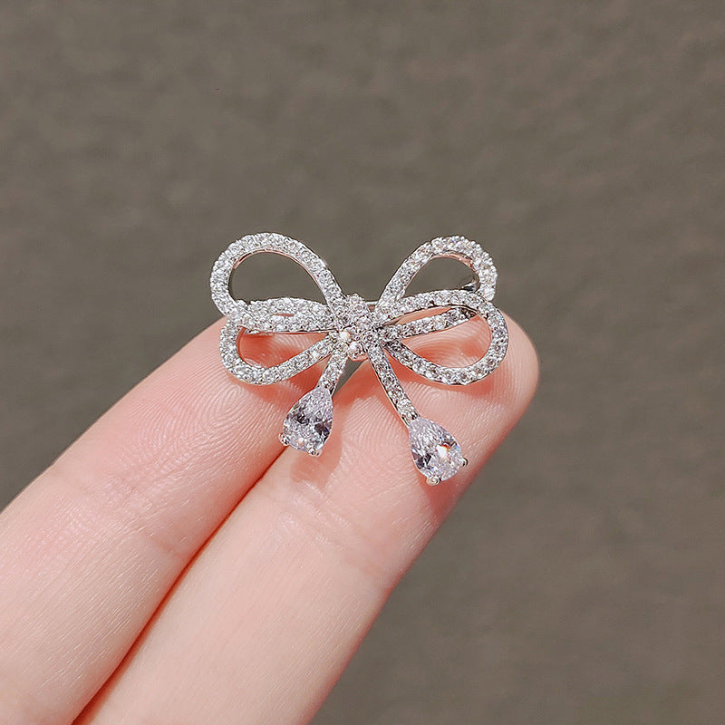 Elegant Anti-slip Brooch Pin – Minimalist Luxury Chest Clip For Women, Discreet Wardrobe Security Pin, Small Chic Decorative Brooch To Prevent Gaping, Premium Quality & Unique Design