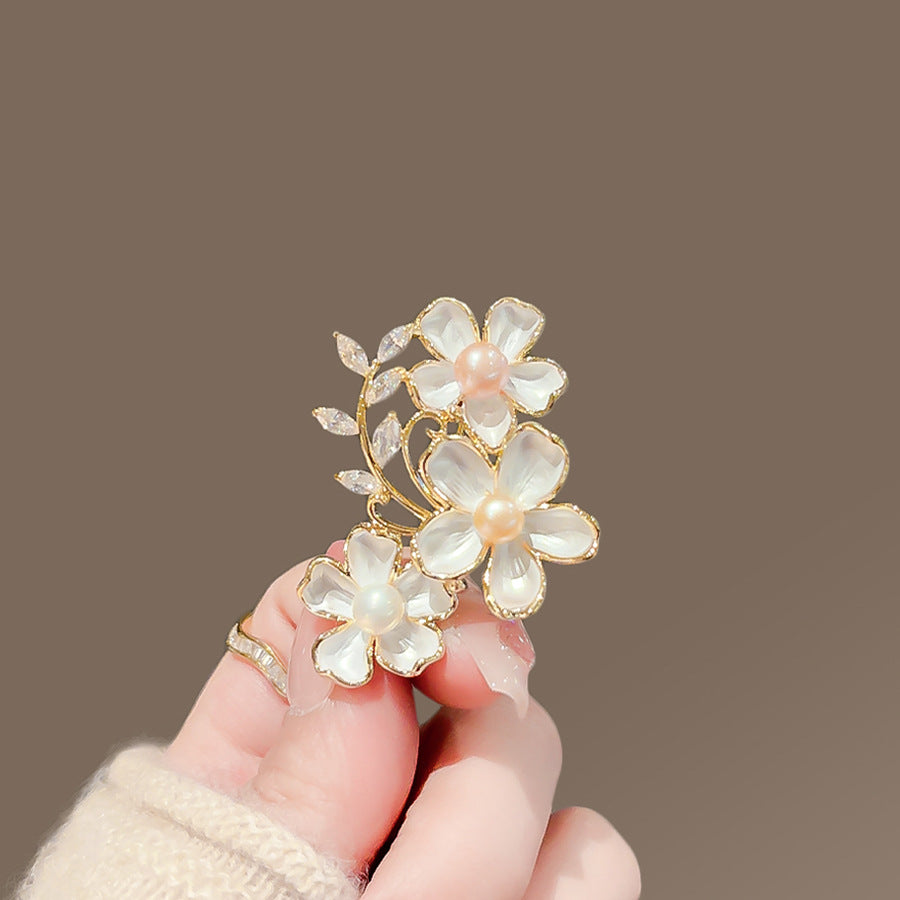 Elegant Anti-slip Brooch Pin – Minimalist Luxury Chest Clip For Women, Discreet Wardrobe Security Pin, Small Chic Decorative Brooch To Prevent Gaping, Premium Quality & Unique Design