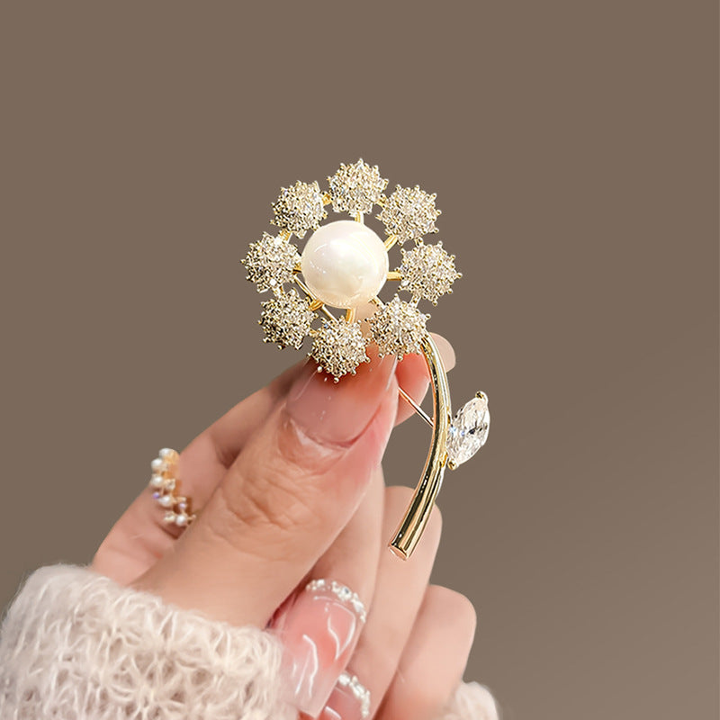 Elegant Anti-slip Brooch Pin – Minimalist Luxury Chest Clip For Women, Discreet Wardrobe Security Pin, Small Chic Decorative Brooch To Prevent Gaping, Premium Quality & Unique Design