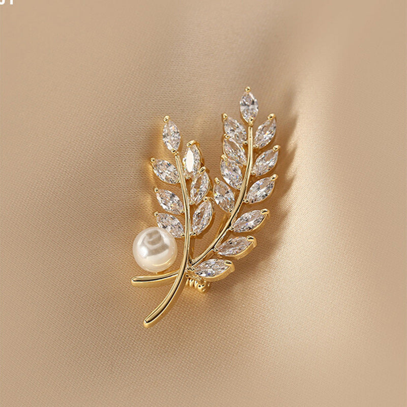 Elegant Anti-slip Brooch Pin – Minimalist Luxury Chest Clip For Women, Discreet Wardrobe Security Pin, Small Chic Decorative Brooch To Prevent Gaping, Premium Quality & Unique Design