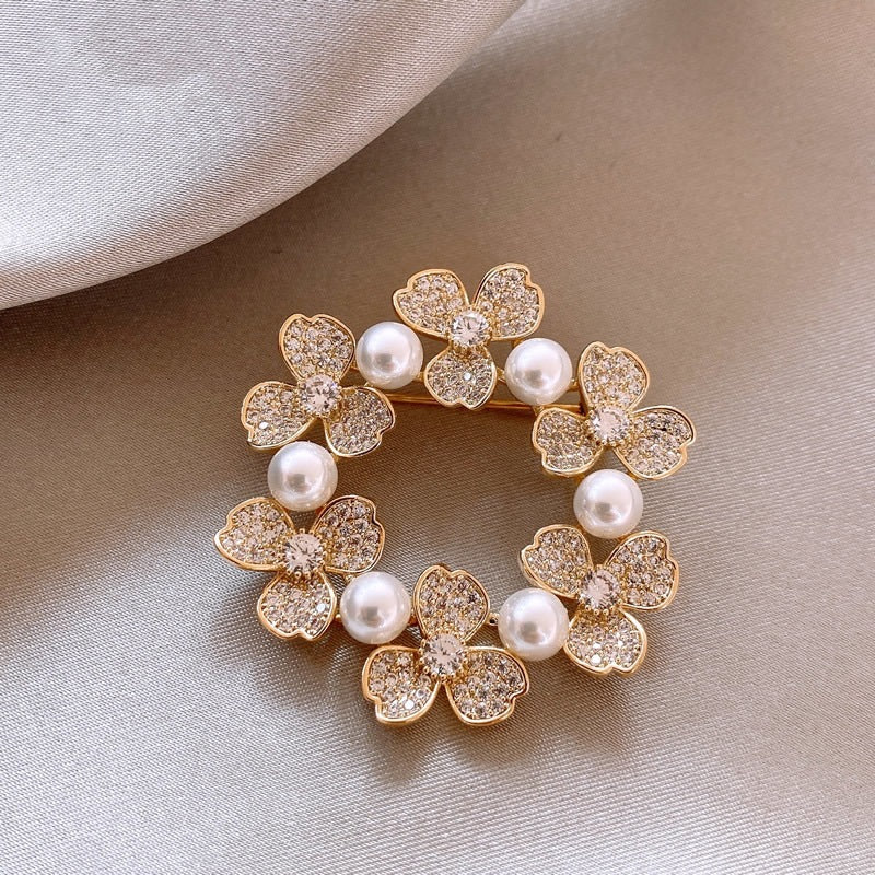 Elegant Anti-slip Brooch Pin – Minimalist Luxury Chest Clip For Women, Discreet Wardrobe Security Pin, Small Chic Decorative Brooch To Prevent Gaping, Premium Quality & Unique Design