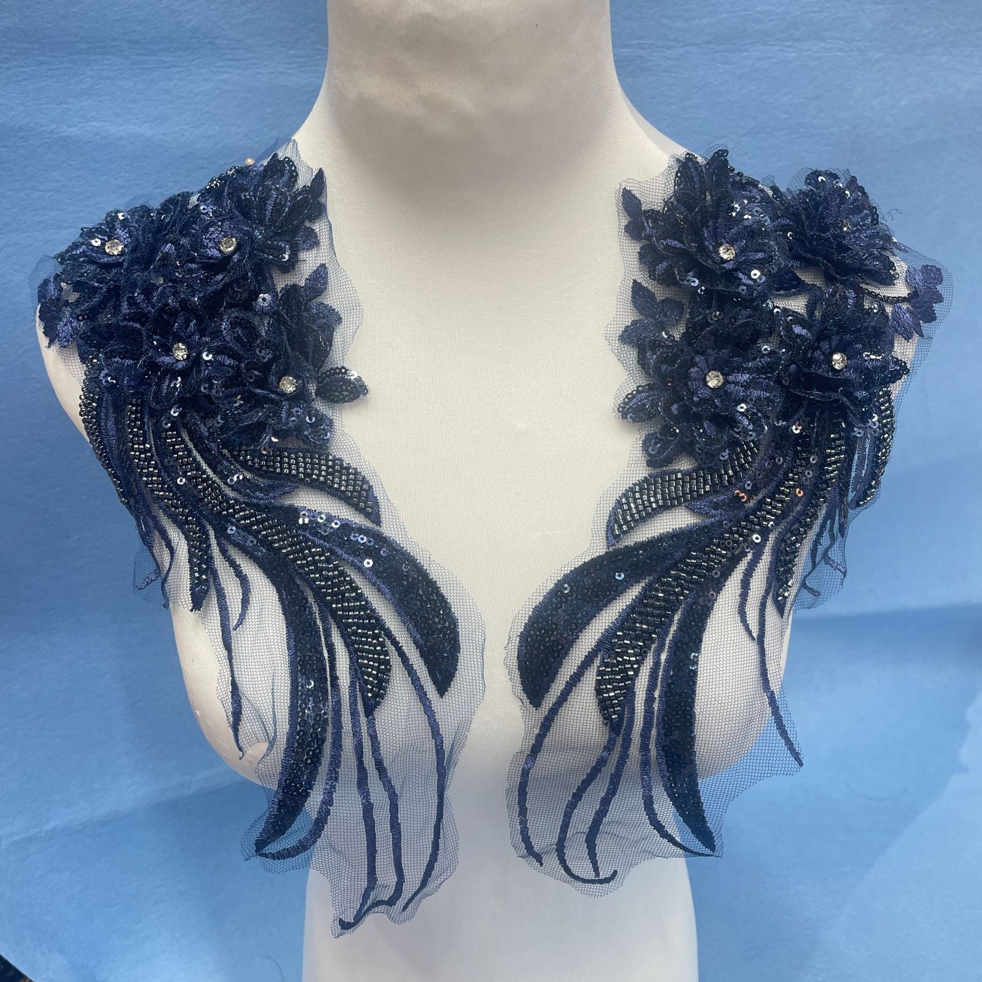 3D Floral Embroidered Appliqué Patches – Matching Pair Design for Women's Wedding Dresses, Evening Gowns & Girls' Headscarves, DIY Sew-On Flower Trim for Bridal, Kids' Wear & Fashion Accessories